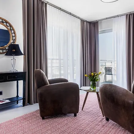 Lejlighed 7th Floor & *