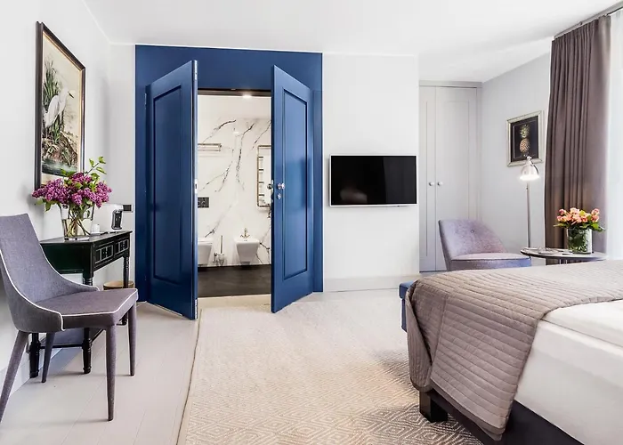 7th Floor & Apartment *